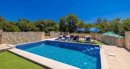 Apartment BORO with pool