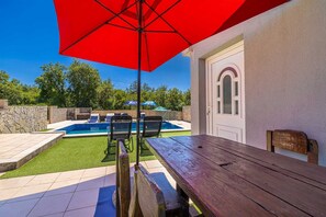Outdoor pool - Apartment BORO with pool (Linardići)