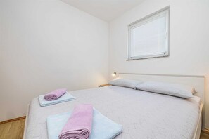 1 bedroom, WiFi, bed sheets - Apartment BORO with pool (Linardići)