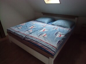 2 bedrooms, WiFi, bed sheets