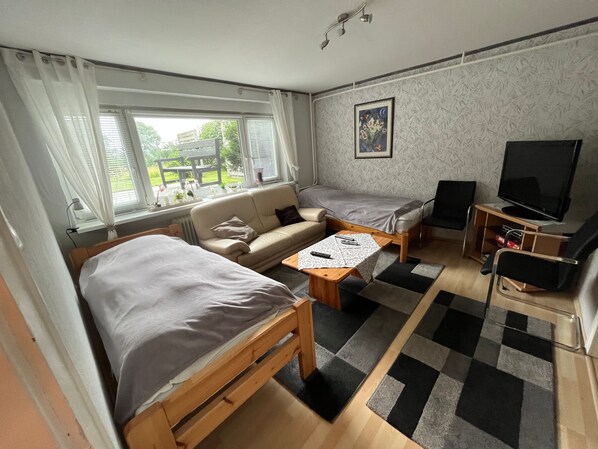 2 bedrooms, iron/ironing board, WiFi, bed sheets