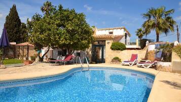 Et oppvarmet basseng