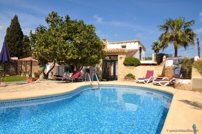 Holiday house with pool, garden, ca. 1 km to beach, tranquil, south-facing