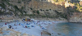 Feriehus med basseng, hage, ca 1 km til stranden, rolig, sørvendt, basseng oppvarming