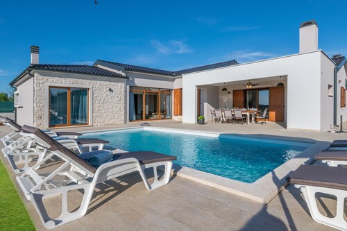 Villa mit Schwimmbad,500 m vom Meer,TOP LAGE,Grill,Waschmaschine,Geschirrspüler