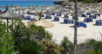 Bel appartement pour 4-5 personnes avec piscine commune Ă Cala Mandia