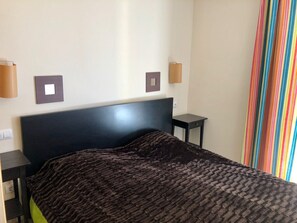 2 chambres, fer et planche à repasser, lit parapluie, Wi-Fi gratuit