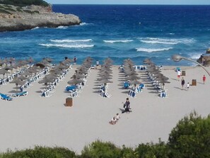 Beach nearby - Nice apartment for 4-5 people with communal pool in the Cala Mandia (Manacor)