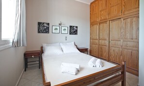 3 bedrooms, iron/ironing board, WiFi, bed sheets - Εξοχικη κατοικία, ήσυχη τοποθεσία, με θέα στο βουνό κοντά στην παραλία. (Mpolati Korinthias)