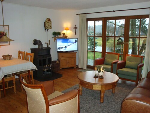 Luxe vakantiehuis, 100 meter van bos, zwembad in de buurt, 4 km van Edersee