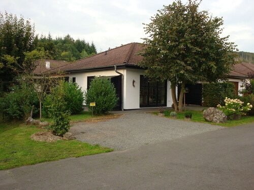 Luxes Ferienhaus, 100meter von Wald, Swimmingpool in die nähe, 4 km von Edersee