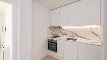 Fridge, oven, stovetop, cookware/dishes/utensils