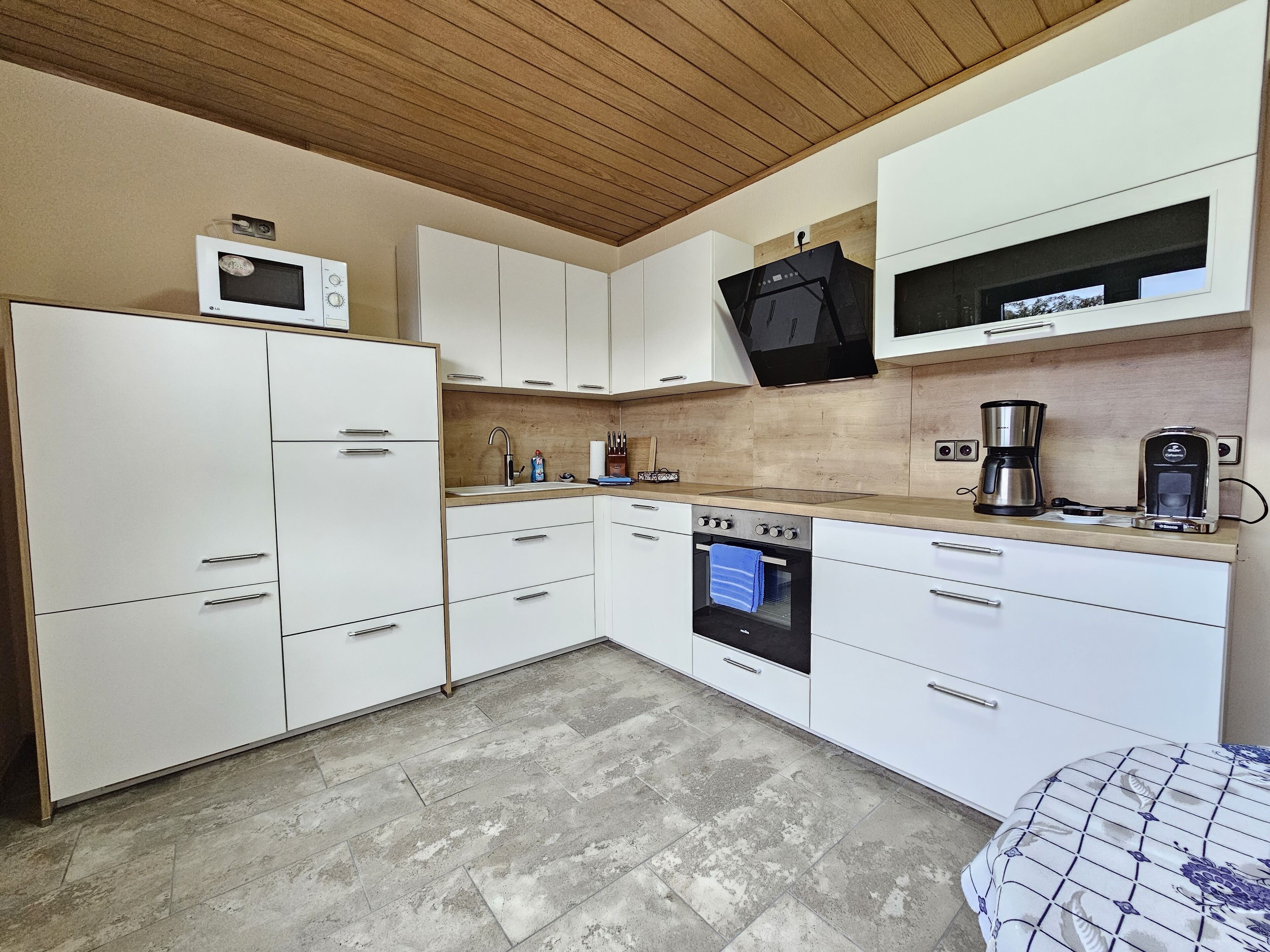 Frigorífic, microones, forn i placa de cuina 