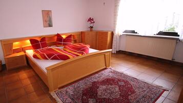 3 dormitoris, caixa forta a l'habitació i planxa i posts de planxar