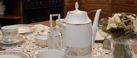 Frigorifero, microonde, lavastoviglie, macchina per tè/caffè