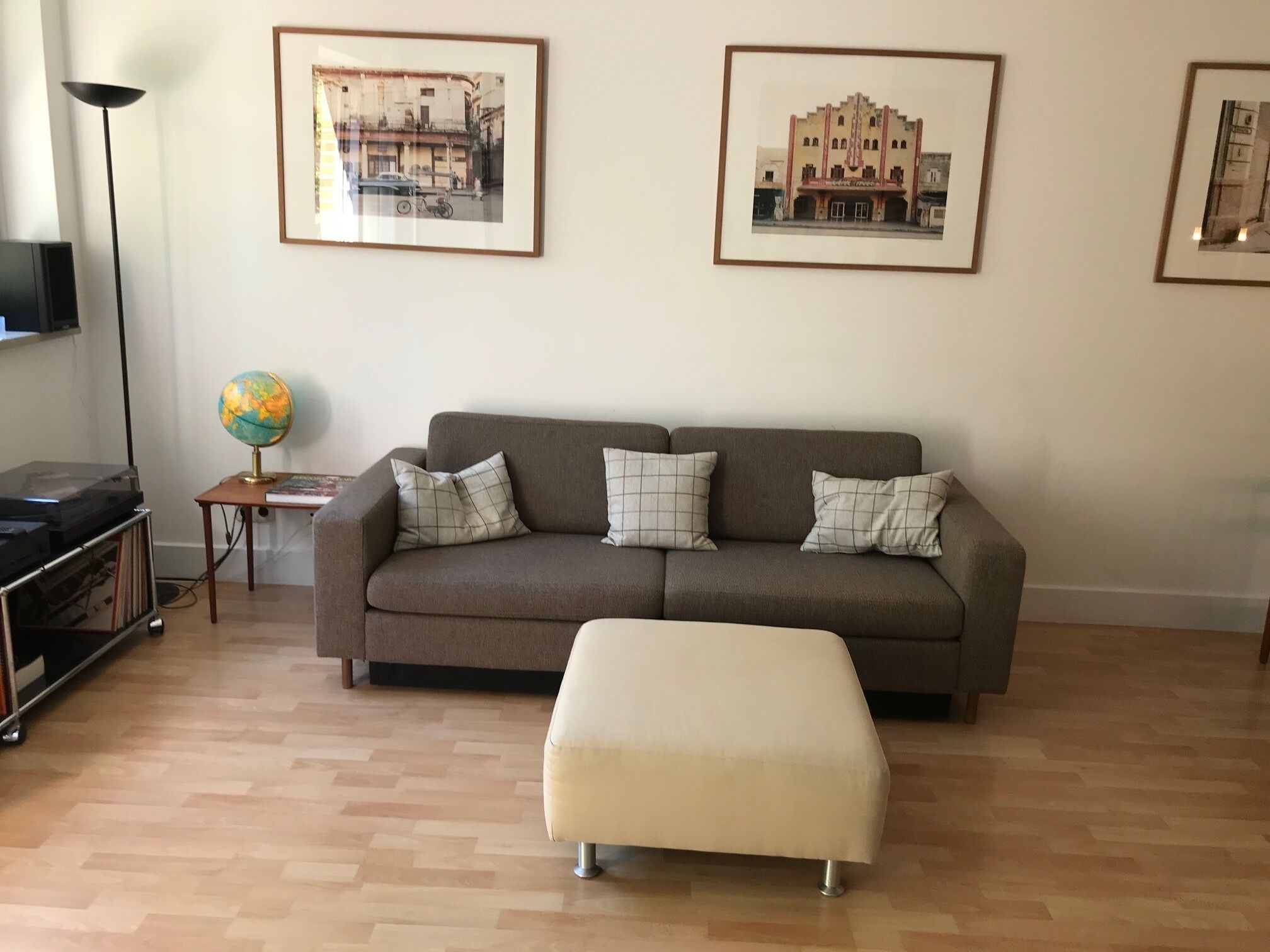 Great newly renovated apartment Eppendorf balcony with mid century furniture UKE