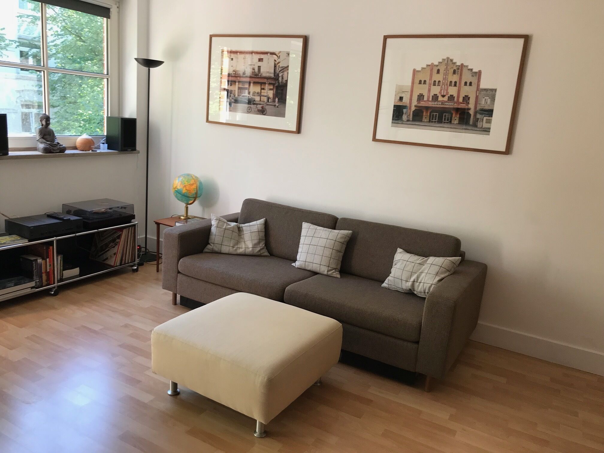 Great newly renovated apartment Eppendorf balcony with mid century furniture UKE