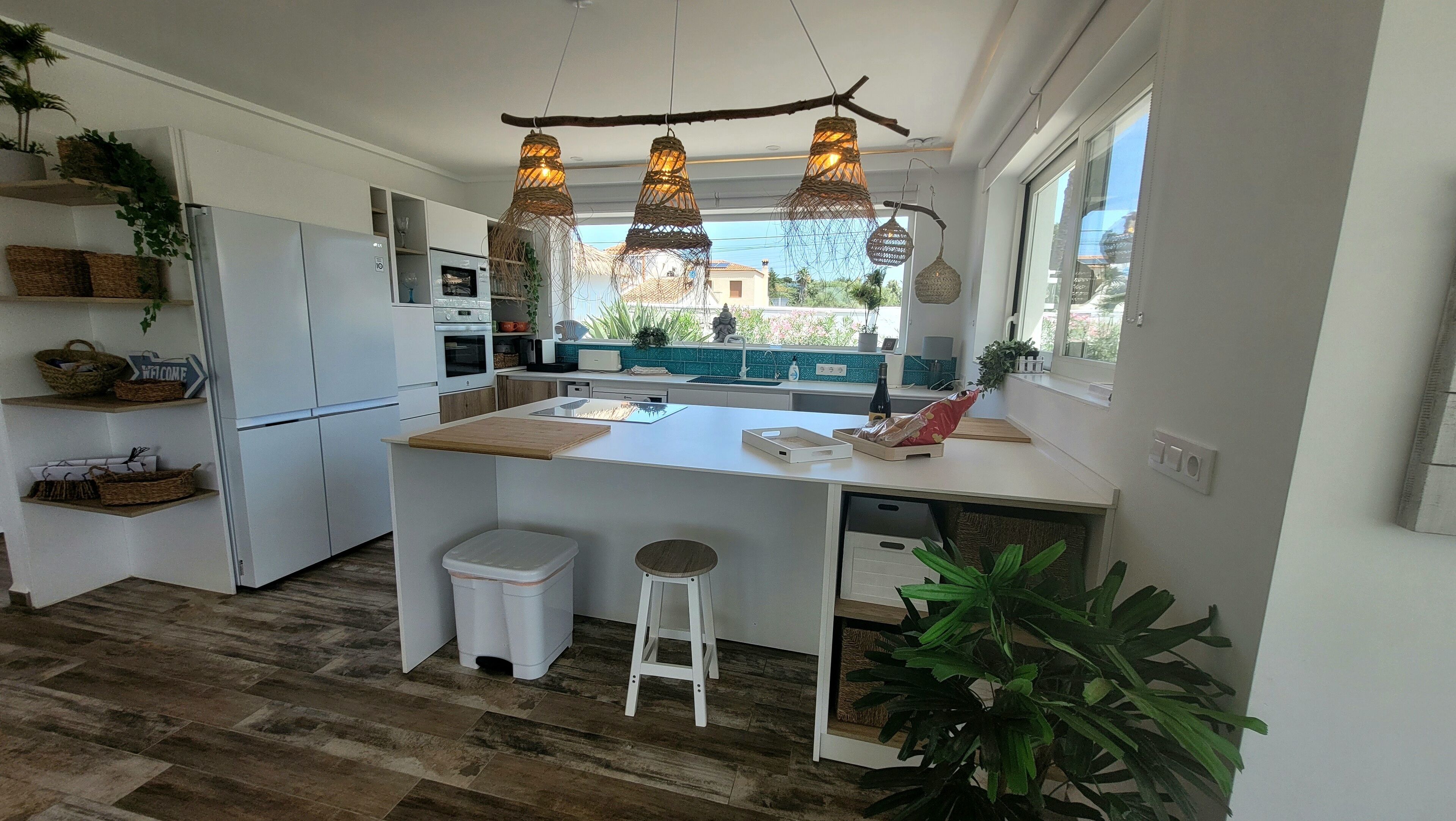 Beachnear NEW Bali Villa & BIG Pool,2 Jacuzzis, Cave,Waterfall,Chillout&Barbacoa