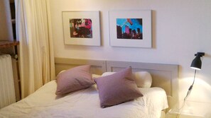 1 habitación, tabla de planchar con plancha y acceso a internet 