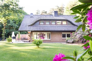 Property grounds - Vacation apartment at Höpen - Lüneburg Heath (Schneverdingen)