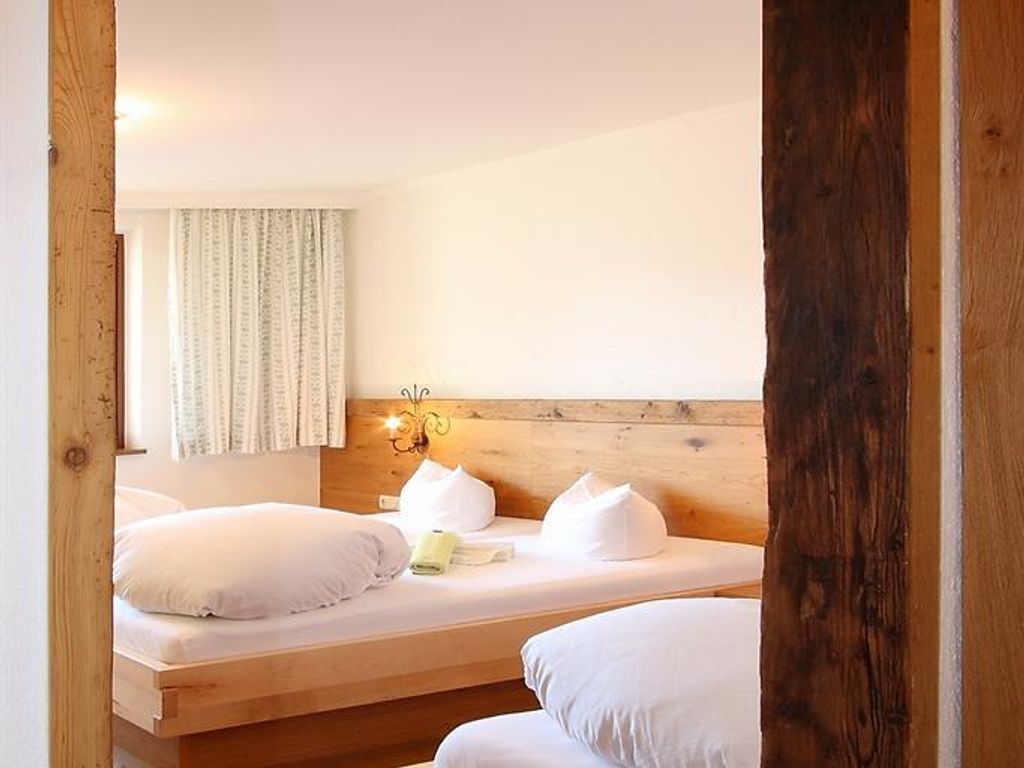 Doppel- Dreibettzimmer "Komfort", Mit Bad - Gasthof Bäckerwirt - Saalbach