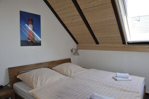 4 bedrooms, travel crib, WiFi, bed sheets