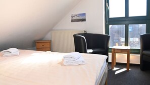 4 slaapkamers, reisbedje, wifi, beddengoed