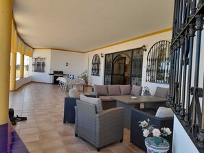 Outdoor dining - Exclusive CHALET near SEVILLA Andalusia with pool for 14 people  (Lora del Río)