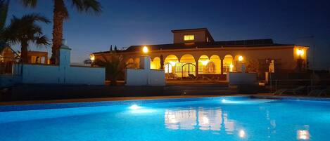 屋外プール、サンラウンジャー