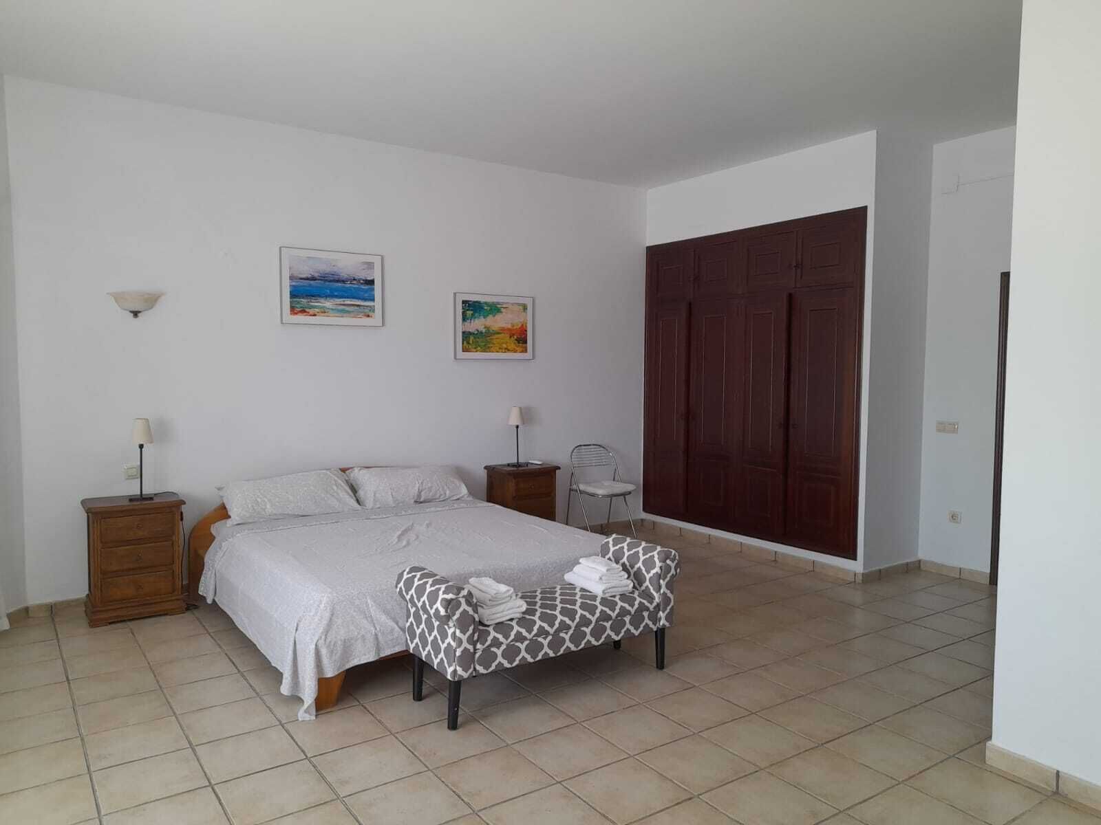 5 dormitorios, tabla de planchar con plancha, wifi gratis y ropa de cama