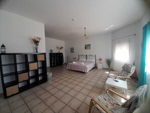 5 bedrooms, iron/ironing board, free WiFi, bed sheets - Exclusive CHALET near SEVILLA Andalusia with pool for 14 people  (Lora del Río)