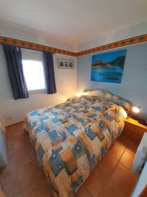 2 bedrooms, iron/ironing board, free WiFi