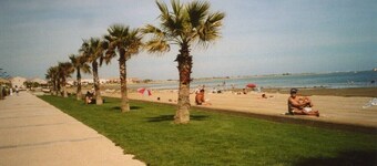 Maison de vacances sur les promenades et au bord plage de sable de Gruissan
