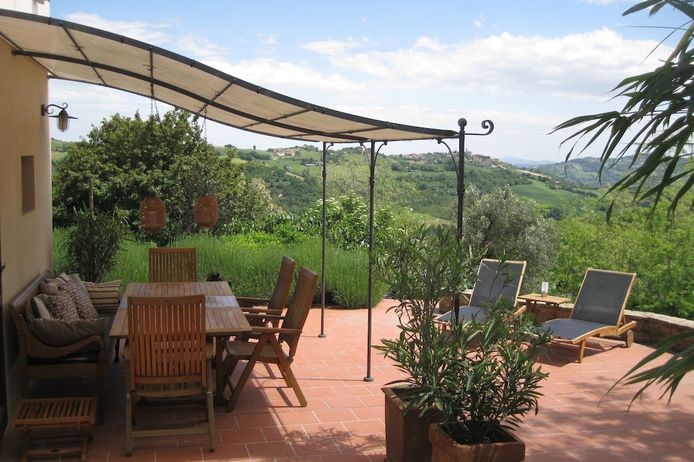 'Casapietra Assolata' - Rustico in fantastic location with pool