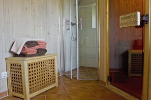 Shower, hair dryer, towels