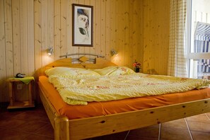 2 bedrooms, iron/ironing board, travel crib, free WiFi