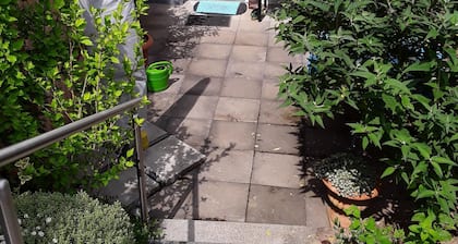 Auf dem sonnigen Hügel oberhalb von Neuwied am Rhein