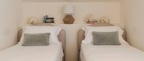 5 عدّة غرف نوم ومكواة/لوح كي وواي فاي مجانًا وملاءات أسرّة