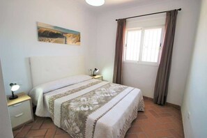 3 chambres, accĂšs Internet, draps fournis