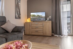 Fernseher, Stereoanlage