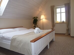 4 bedrooms, WiFi, bed sheets