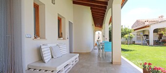 Spacious, high quality, terrace, pool, garden, family-friendly, central, WiFi