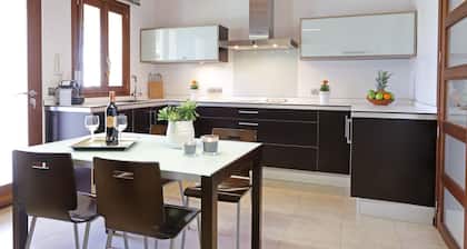 Spacious, high quality, terrace, pool, garden, family-friendly, central, WiFi