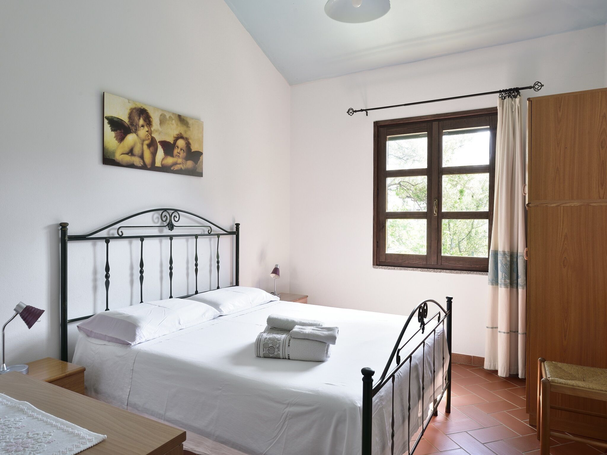 Villa Juniper. Apartment with exclusive garden 4 minutes walk on the sandy beach.