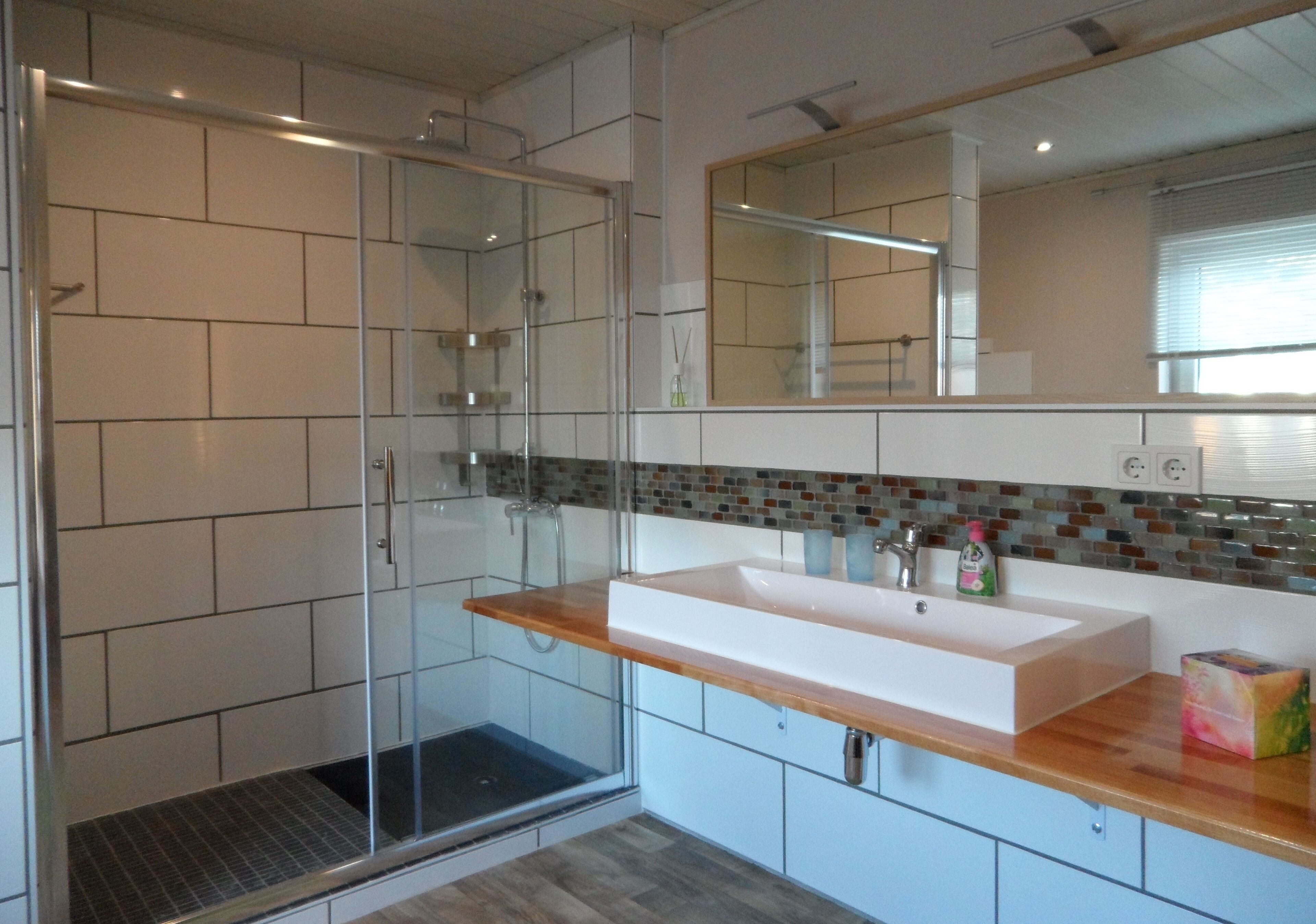 Modern apartment (up to 4 people) with great facilities, e.g. B. Pool, fireplace ...