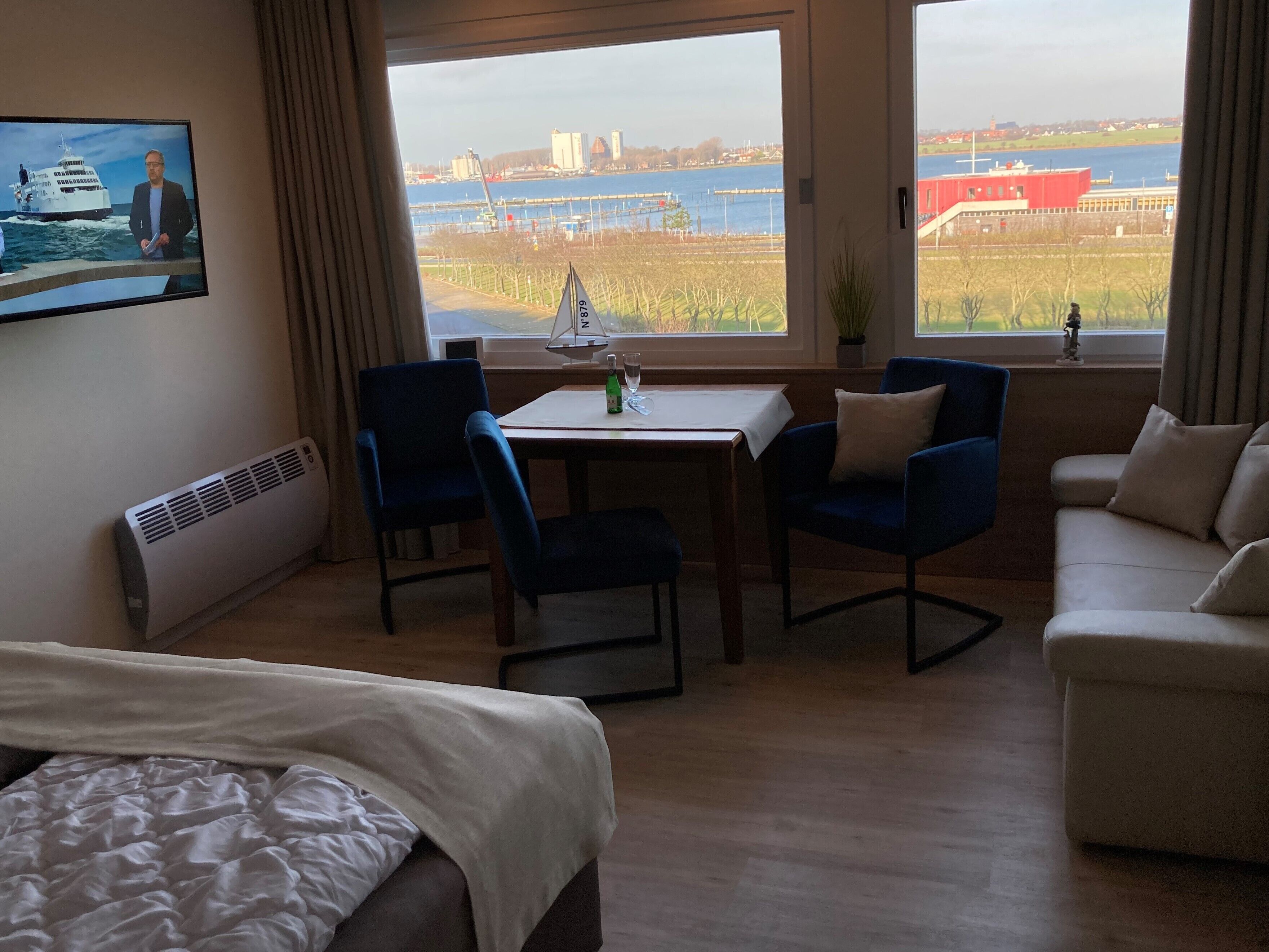 1 slaapkamer, een kluis op de kamer, een strijkplank/strijkijzer