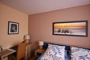 2 Schlafzimmer, Schreibtisch, schallisolierte Zimmer, WLAN