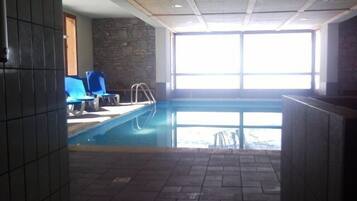 Piscina interna, piscina aquecida