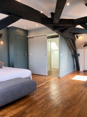 3 slaapkamers, een kluis op de kamer, een strijkplank/strijkijzer