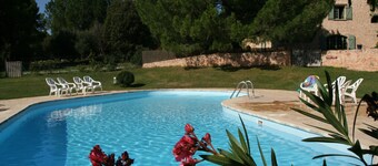 Le Jas, Mas de charme, piscine partagée , nature, calme, 6 ha en Provence